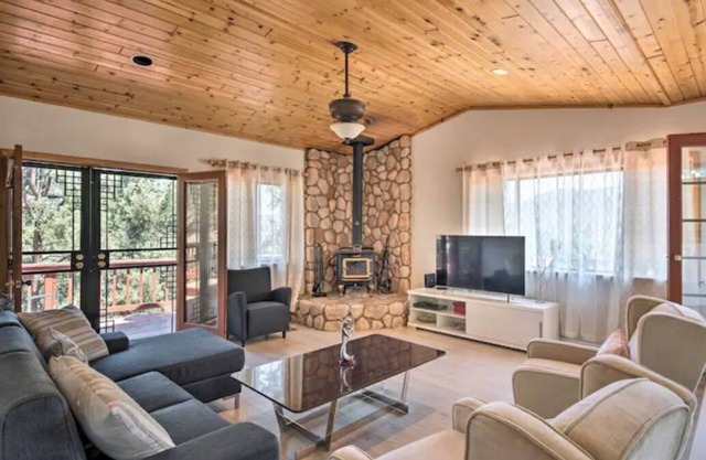 Pine Mountain Club 3-bedrm Treehouse Cabin Retreat