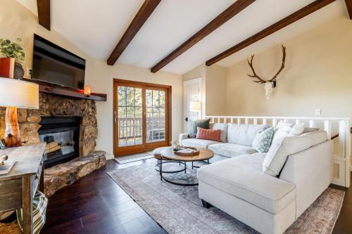 Pine Perch ~ Cozy Mountain Cabin w/Views
