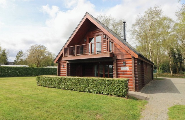 PINE, pet friendly, luxury holiday cottage, with a garden in Dolton