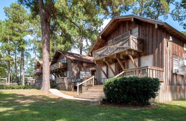 Pine Tree Cabin at Tall Timbers Retreat! Sleeps 12