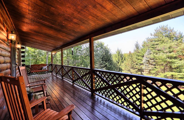 Pine View Cottage - Cozy and Secluded - 3 bedroom
