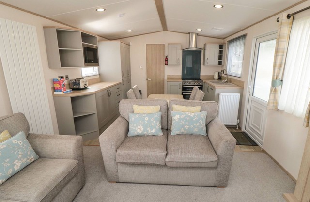 PINES 32, family friendly, country holiday cottage in Cayton