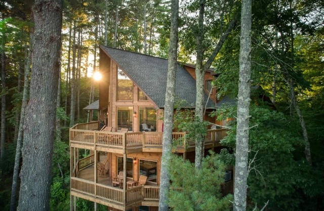 Pineview Escape - Hot Tub - Views - Arcades