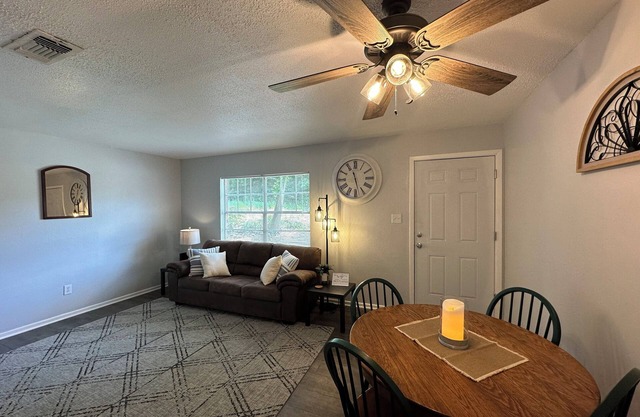 Piney Woods 10 - King Bed