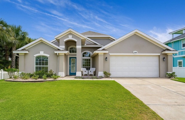 Pink Flamingo! Pool/Spa, Pet Friendly, Steps to Beach & Park