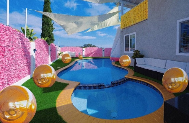 Pink Luxe Spa Retreat SALE 3 Nights with Pool, Fully Equipped Kitchen & Dome