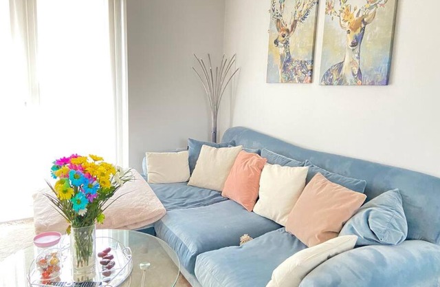 Pink Paradise - 2 bedrooms in Luton & Airport