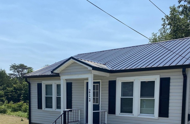 Pints N Pillows - Morganton 2 Bed 1 Bath - Nature’s Playground