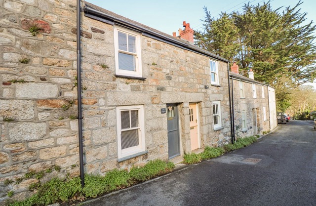 PIPPIN, pet friendly, country holiday cottage in St Ives