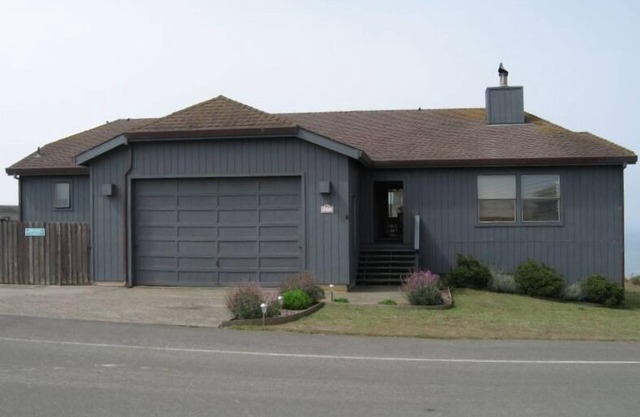 Pirate's Cove, Large Home with Panoramic Views, Sleeps 10, Pets OK, Free WiFi