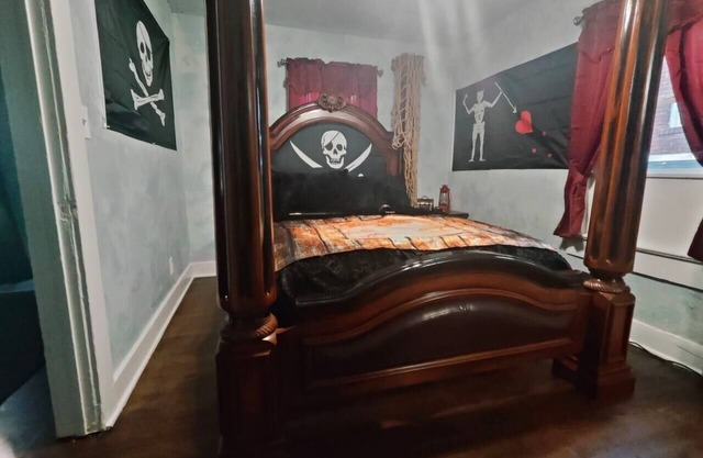 Pirate Seeking crew. Downtown with hot tub!