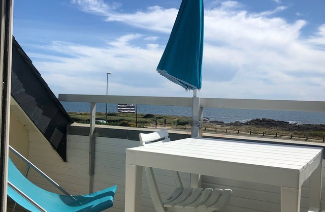 PIRIAC SUR MER Large T2 full SEA FACE Terrace WIFI broadband