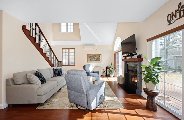 Piscataqua River Reservoir House - with King & Queen beds - Pet Friendly