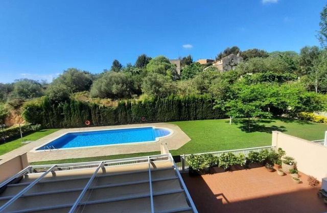 Piso con piscina y playa a 300m