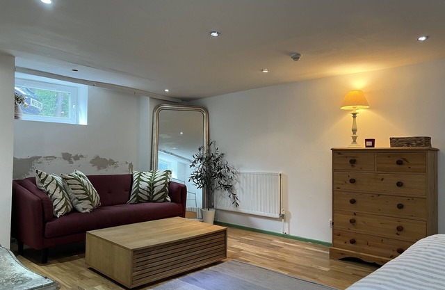 Pitch perfect basement studio apartment close to old Trafford.