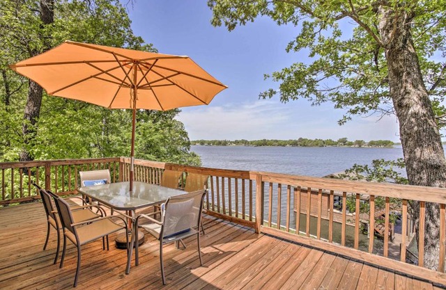 Pittsburg Family House on Lake Bob Sandlin with Dock!