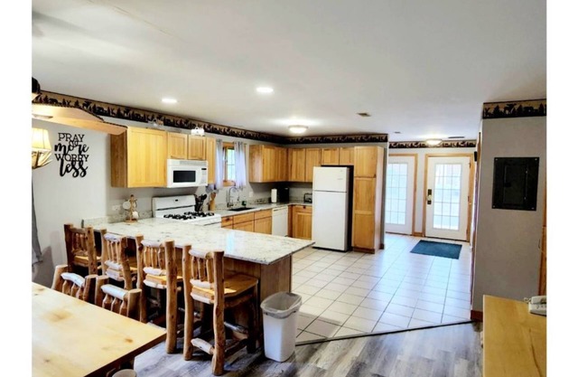 Place to retreat close to nature, away from the city. Family size