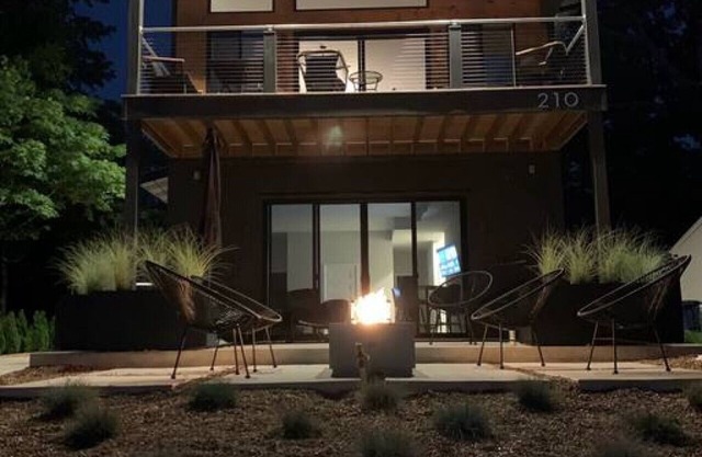 Planet 210! Hot Tub+Kayaks+Games+Stone Lake All In!