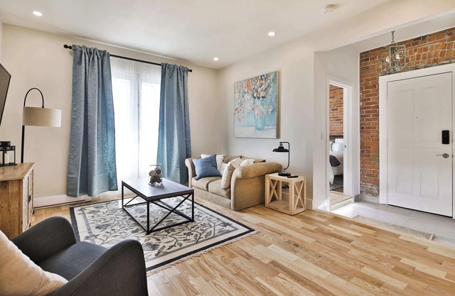 Plateau Mt Royal-Mile End |3BDRS-2BA&Parking