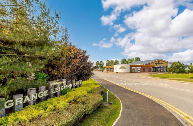 Platinum 6 berth Caravan (2 bed)