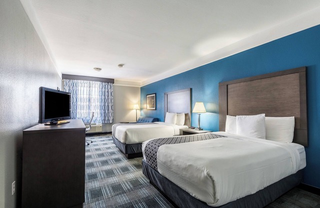 Platinum Inn & Suites Webster