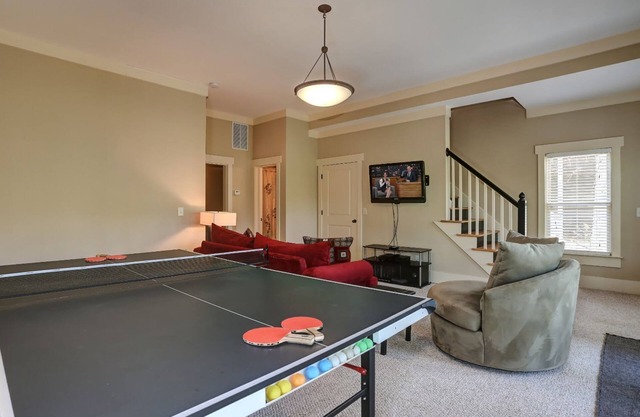 Play ping pong and relax by the wood fireplace! - Choctaw Lodge