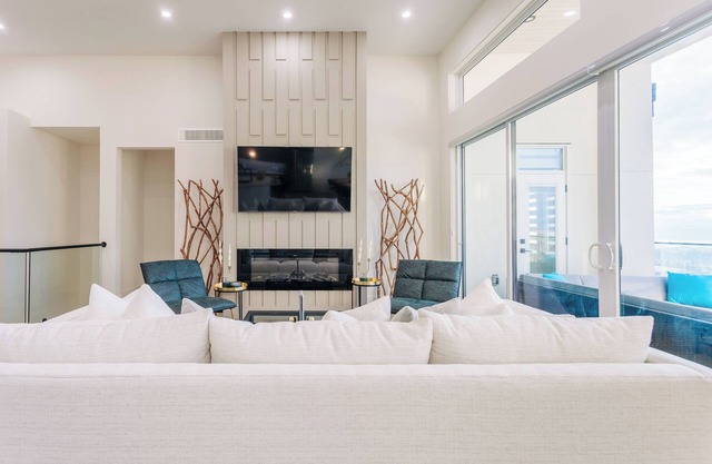 Play&Stay: Mountain and Lake Views/Theatre+Spacious