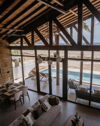 Playa Laska - Oceanfront Luxury Villa with Pools