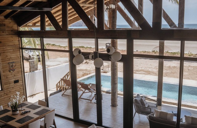 Playa Laska – Oceanfront Luxury Villa with Pools in Playa Venao