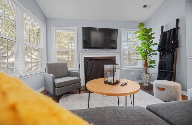 Playground | Kid & Pet Friendly!