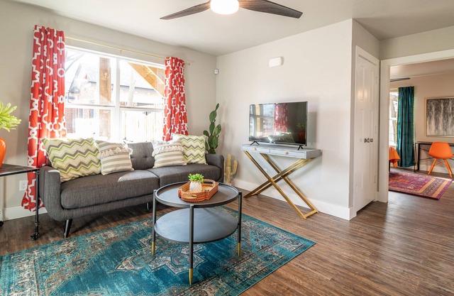 Plaza Pad I - New Apartment! Near Plaza District