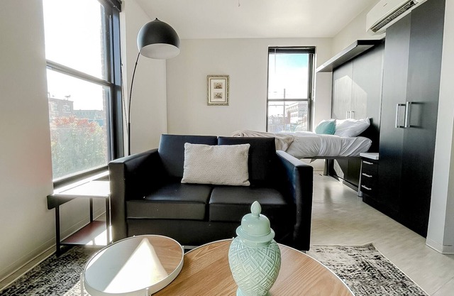 Pleasant 1BD/1BA Studio - DTWN Springfield