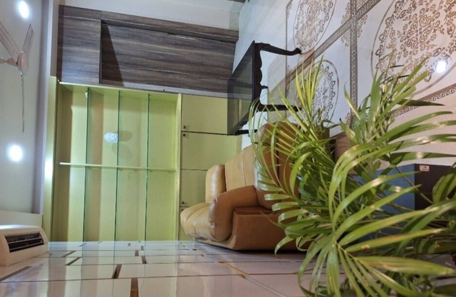Pleasant 2 room flat with mini kitchen for family stay near kalighat metro