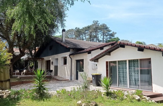 Pleasant 200m2 house with jacuzzi, 5 min beach
