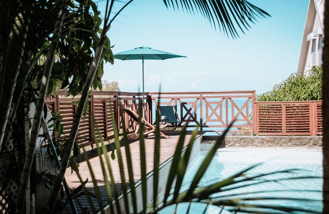 Pleasant apartment, private pool and sea view 2min from St leu