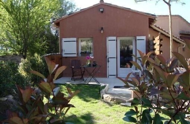 Pleasant contemporary cottage in the heart of Provence