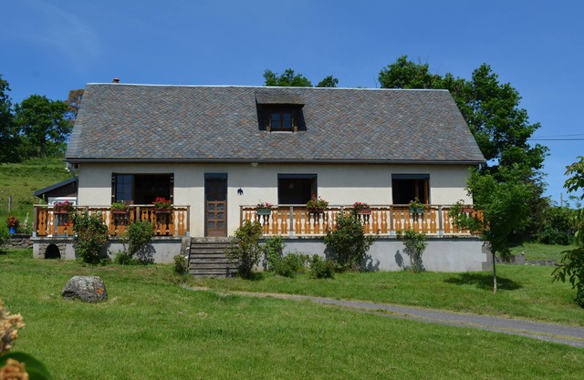 Pleasant house in the heart of the Auvergne volcanoes, Sancy massif