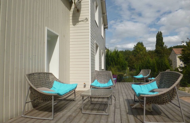 Pleasant house with private swimming pool heated in July and August