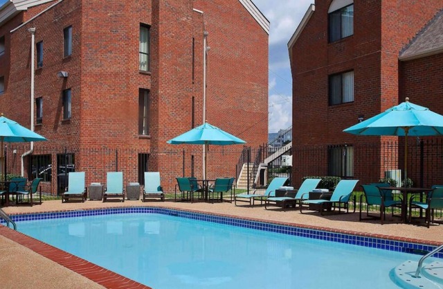 Pleasant Stay! Parking, Pets Allowed, Near Fire Museum of Memphis!