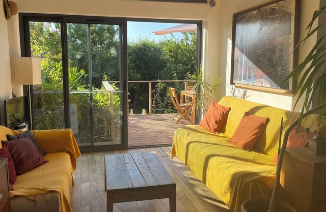 PLEASANT SUNNY HOUSE WITH TERRACE AND GARDEN