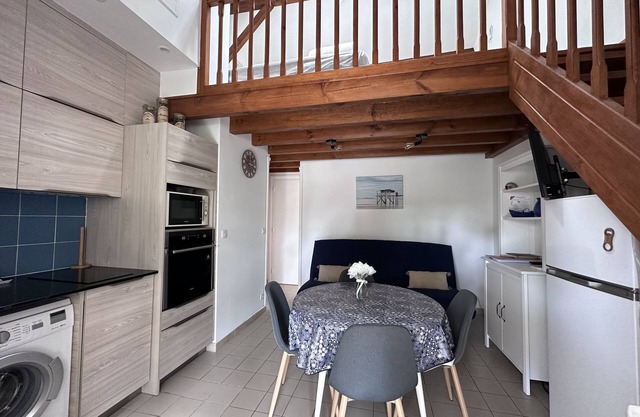 Pleasant T2 with mezzanine and parking, 5min walk from the beach