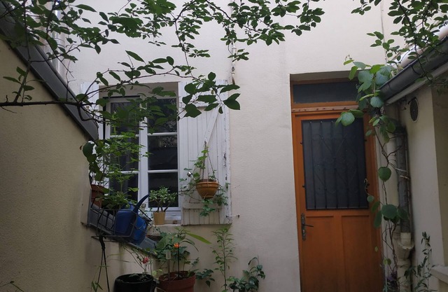 Pleasant townhouse, 6 minutes from La Défense and 10 minutes from Paris.