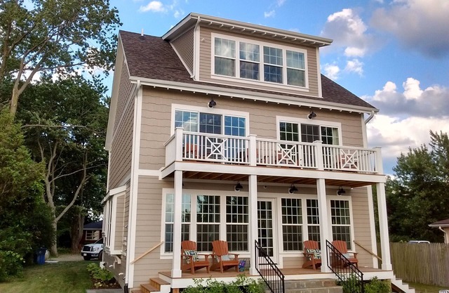 PLEASANT VIEW-South Haven LAKEFRONT with Private Beach-Decks-Patio-Firepit-Swing