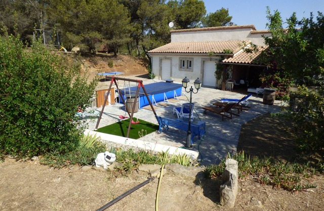 Pleasant villa in garrigue with pine forest and swimming pool