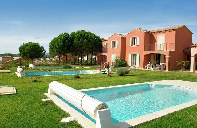 Pleasant villa with terrace in Homps