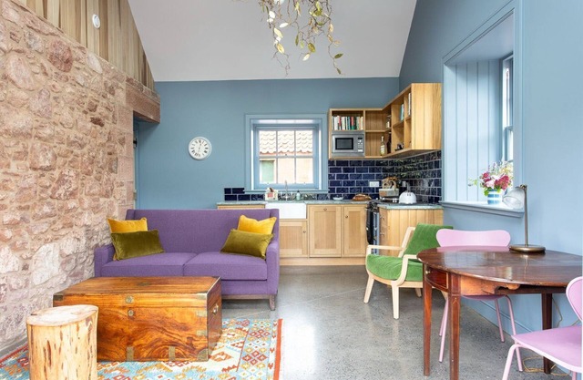 PLOUGHMAN'S BOTHY AT PAPPLE STEADING - A cosy rural bolthole for 2 close to East Lothian's outstandi