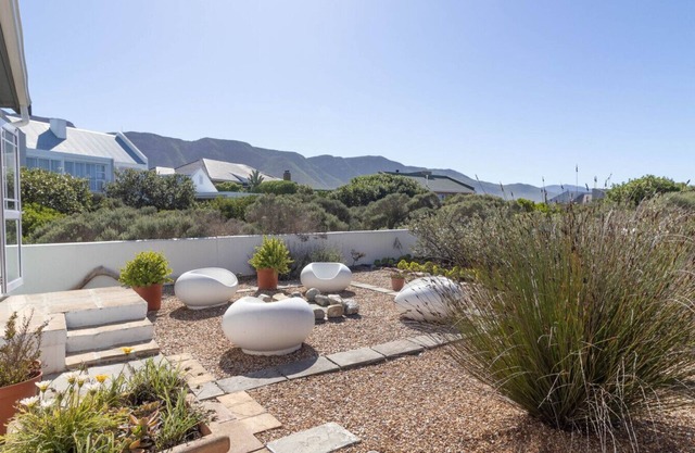 Plover Place | Coastal Comfort Near Breakfast Bay’s Tidal Pools