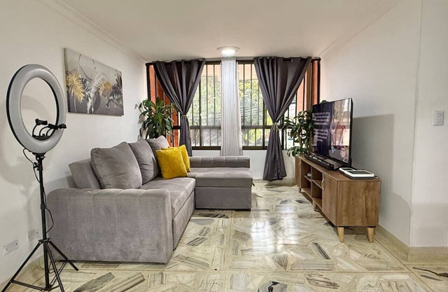 Poblado Gem Walk to Provenza & Steps to Cafes