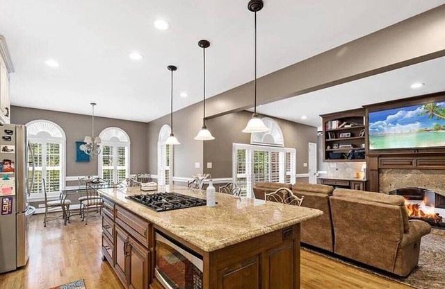 Polar Express/Thanksgiving/Christmas/FirePit/Games/NEW YEARS