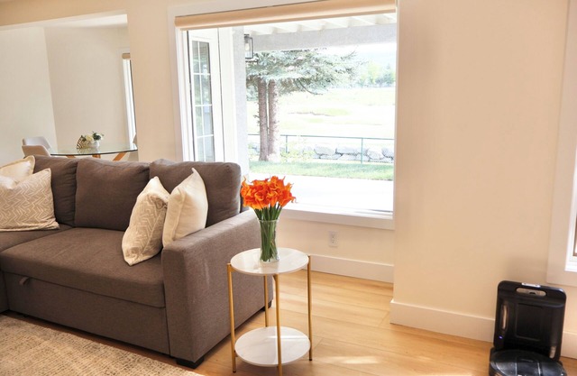 Pond View 2 Bedroom Walkout Basement Suite on Golf Course with Fireplace & Sauna
